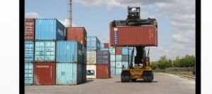 Conteneurs de cajou prêts à l'exportation